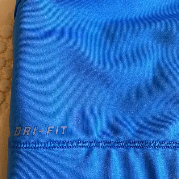 3 sports bras - Picture 3 of 10